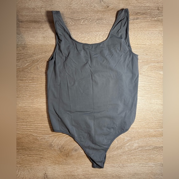 Skims soft smoothing seamless thong bodysuit medium - Picture 1 of 3